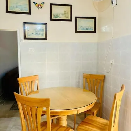 House In 5 Minutes Walking Distance To 度假居