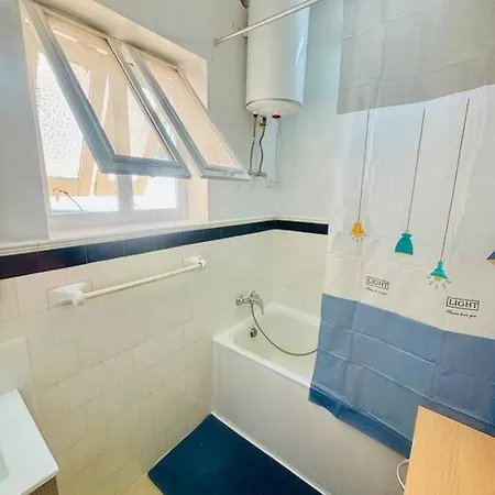 House In 5 Minutes Walking Distance To 度假居 斯利马