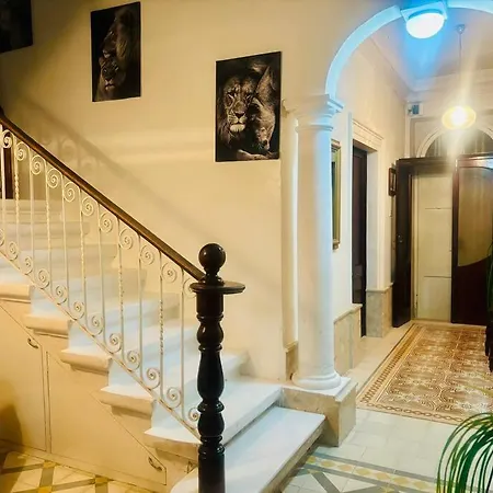 House In 5 Minutes Walking Distance To بيت للعطل *