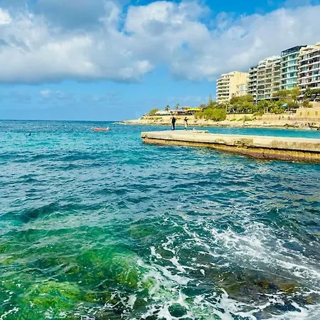 بيت للعطل House In 5 Minutes Walking Distance To *