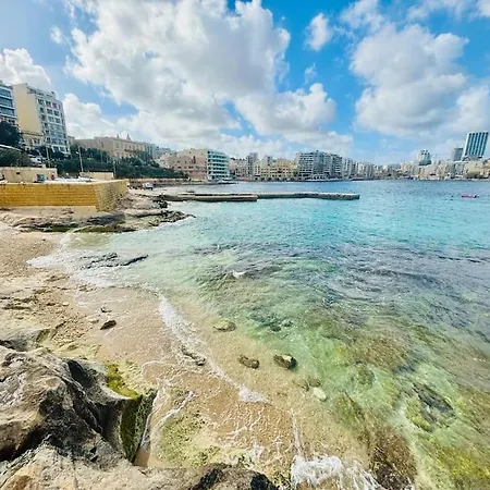 House In 5 Minutes Walking Distance To Holiday home *