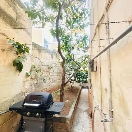 House In 5 Minutes Walking Distance To
