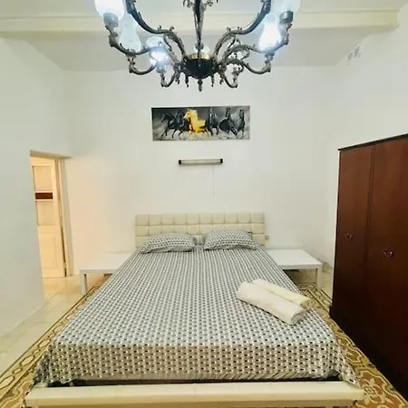 House In 5 Minutes Walking Distance To *