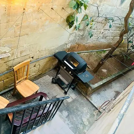 House In 5 Minutes Walking Distance To *