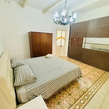 House In 5 Minutes Walking Distance To