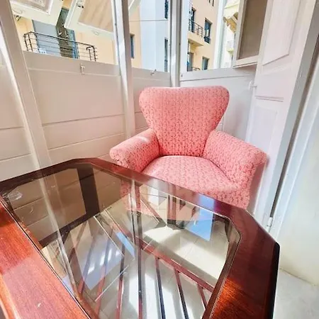 House In 5 Minutes Walking Distance To Holiday home *