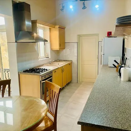 House In 5 Minutes Walking Distance To *